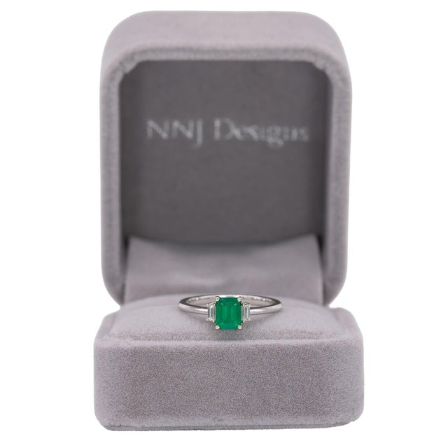Modern Colombian Emerald Ring With Earth-Mined Diamond Accents: Solid 14k Gold, Size 6.75 For Sale - Image 3 of 10