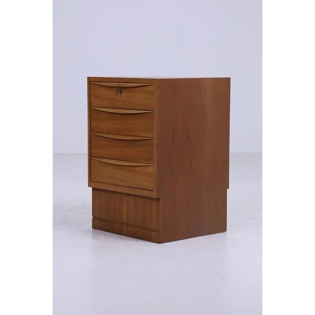 Mid-Century Chest of Drawers in Wood For Sale - Image 10 of 11