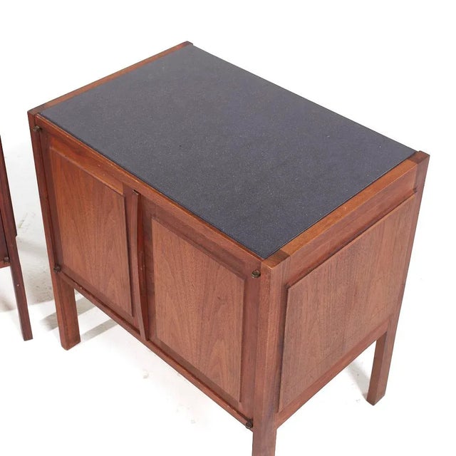 Jack Cartwright for Founders Mid Century Walnut and Slate Top Nightstands - Pair For Sale - Image 10 of 11