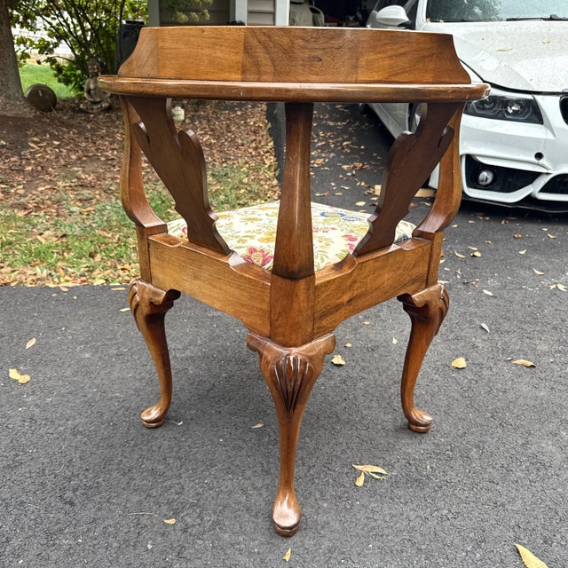Queen Anne Mahogany Corner Chair Circa 18th Century For Sale - Image 4 of 12