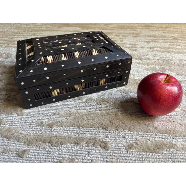 Anglo-Indian Porcupine Quill Trinket Box For Sale - Image 11 of 11