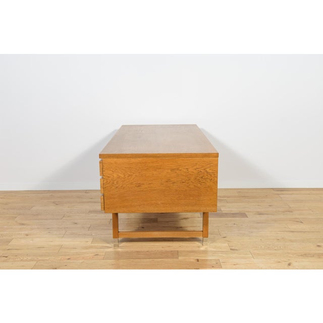 1970s Mid-Century Modern Oak Desk from Eigil Petersens Møbelfabrik, Denmark, 1970s For Sale - Image 5 of 18