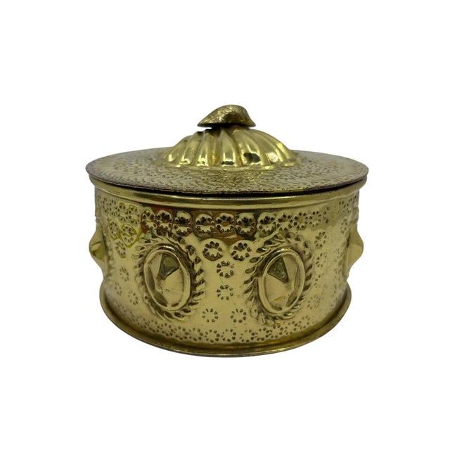 Vintage Brass Shell Designed Trinket/ Jewelry Box For Sale - Image 9 of 9