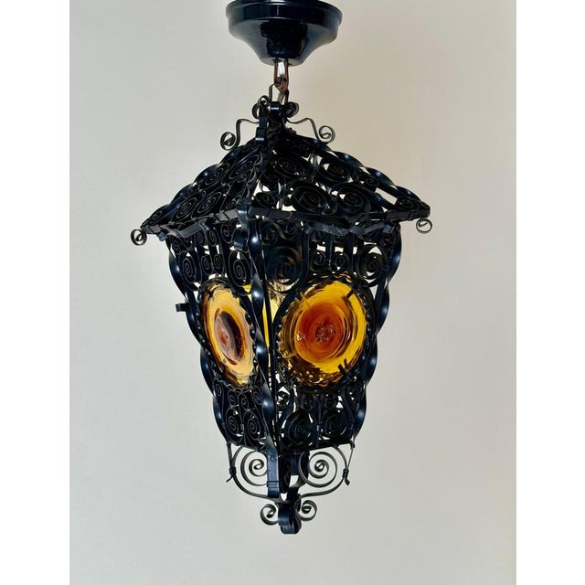 Evoking the grace and charm of early Venetian craftsmanship, this exquisite lantern lamp embodies timeless Italian...