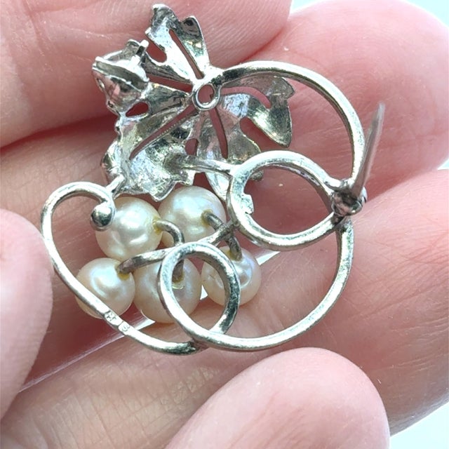 Japanese 1990s Mikimoto Akoya Pearl Brooch Sterling Silver 6 mm 5.24 Grams Estate For Sale - Image 3 of 8