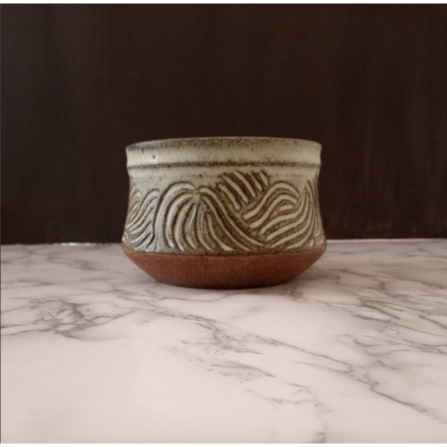 1970s Mid-Century Carved Sgraffito Studio Pottery Wave Bowl Signed Nora For Sale - Image 4 of 6