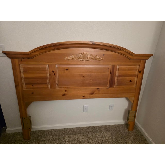 Broyhill Vintage Broyhill Fontana Honey Oak Queen Bed | One-Owner | Excellent Condition For Sale - Image 4 of 16