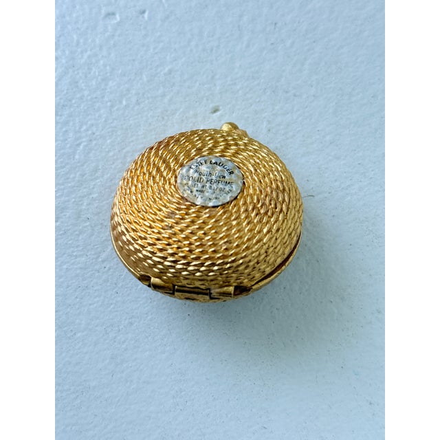 1960s Vintage 1960s Estée Lauder Gold Tone Rope Motif Turquoise Resin Solid Perfume Compact For Sale - Image 5 of 9