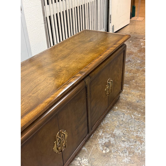 Albright Zimmerman Honey Brown Walnut Sideboard, Mid 20th Century For Sale - Image 9 of 12