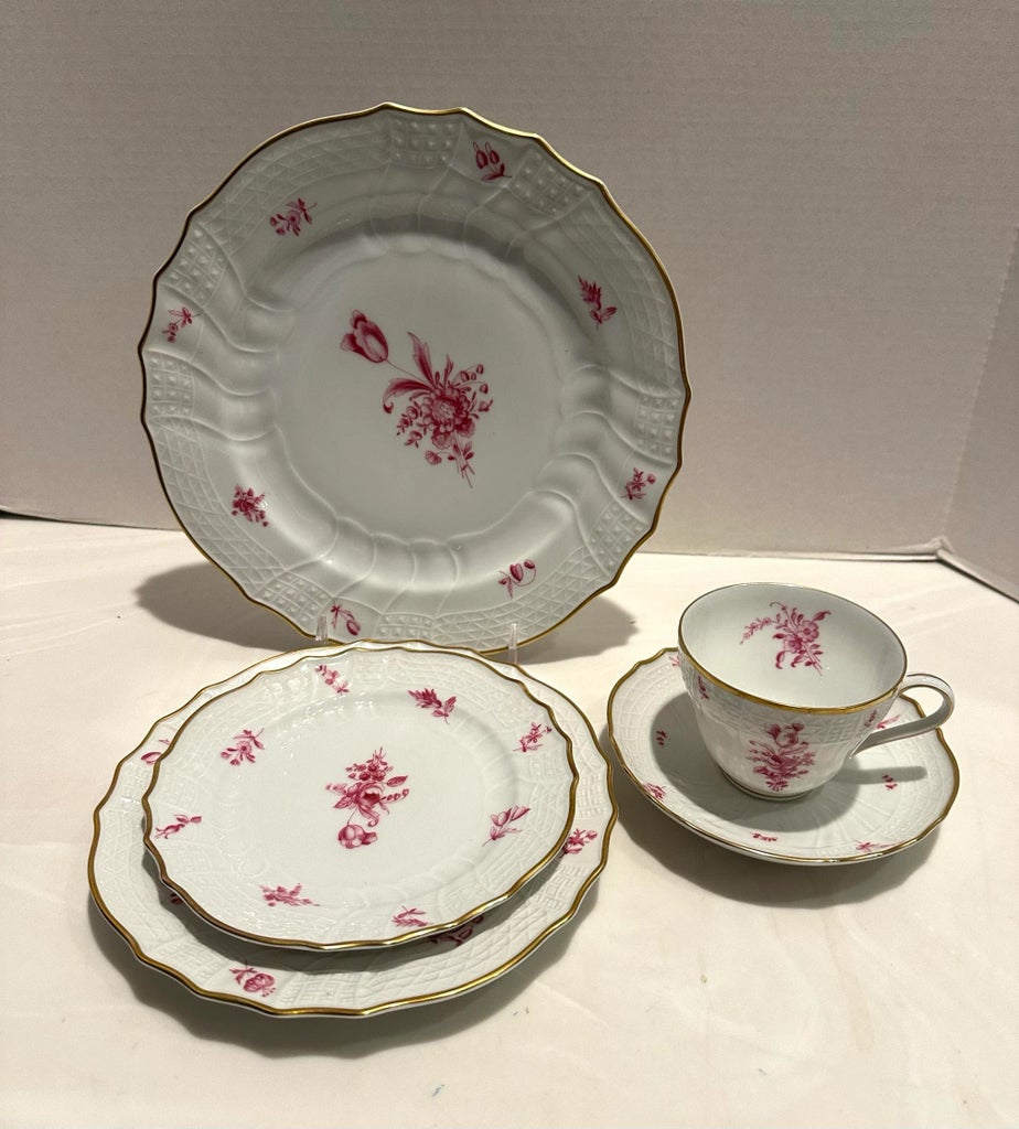 1960s Hutschenreuther Dresden Marina China Service for Eight- 42