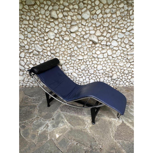 LC4 Chaise Lounge in Blue Leather by Le Corbusier, Pierre Jeanneret & Charlotte Perriand for Cassina, 1980s For Sale - Image 6 of 18