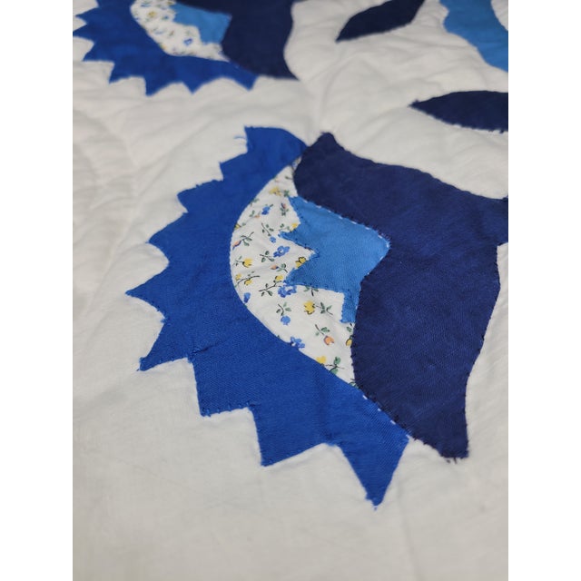 Late 20th Century Hand-Appliquéd Blue Floral Medallion Queen Quilt With Sawtooth Edges For Sale In Mobile - Image 6 of 6