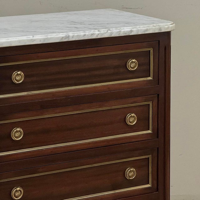 French Louis XVI Petite Mahogany Commode With Carrara Marble For Sale In Dallas - Image 6 of 18