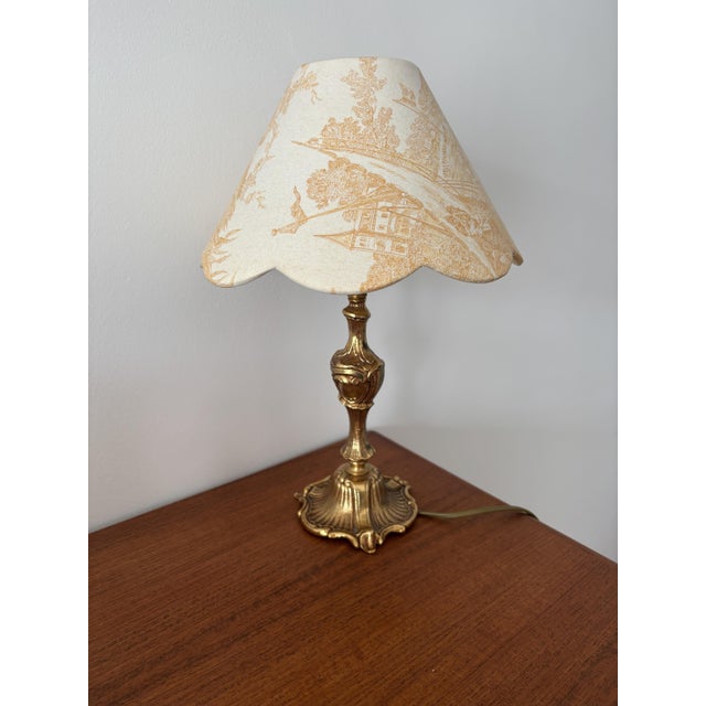 Vintage Victorian Gilt Metal and Brass Lamp with Toile De Jouy Shade, 1950s For Sale - Image 9 of 9