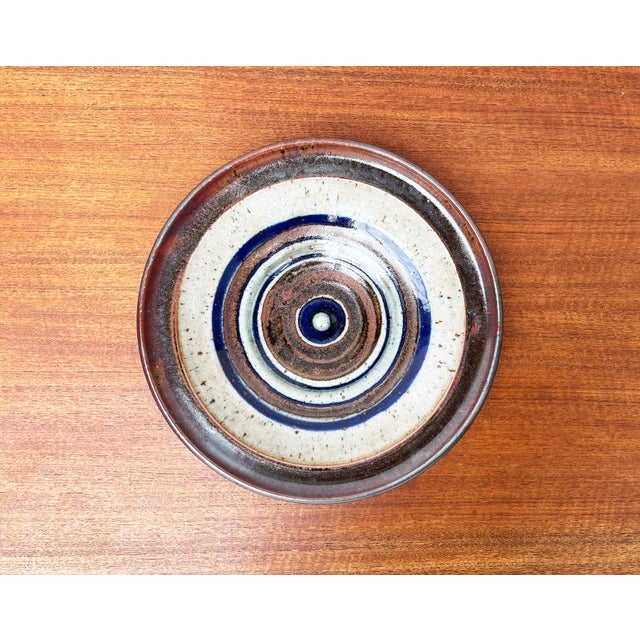 Mid-Century Large Danish Studio Pottery Bowl by Helle Allpass, Danmark, 1960s, in Very Good conditions. Designed 1960 to...