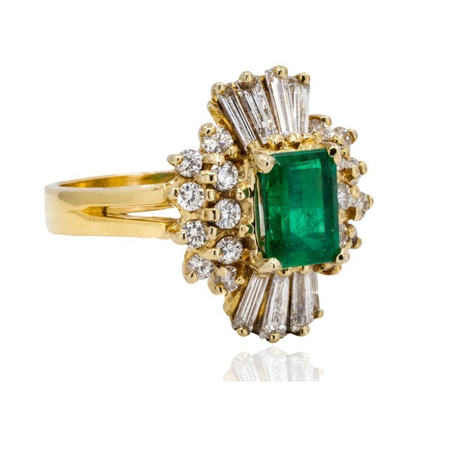 Contemporary Late 20th Century Colombian Emerald Ring, Size 5 For Sale - Image 3 of 4