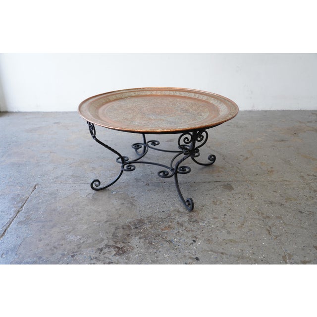 Copper 38" Hollywood Regency 1950s Moroccan Hand-Hammered Copper Tray Top Coffee Table With Wrought Iron Base For Sale - Image 8 of 18