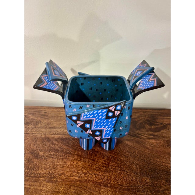 Mid-Century Modern 1980s American Sculptural Memphis Style Studio Ceramic Raised Vessel For Sale - Image 3 of 7