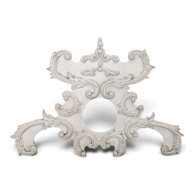 Large Rocaille Pediment in Stucco and White Patinated Carved Wood with Oculus For Sale - Image 10 of 10
