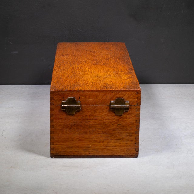 Brown Globe-Wernicke Index Card Catalog Box c.1920 For Sale - Image 8 of 10