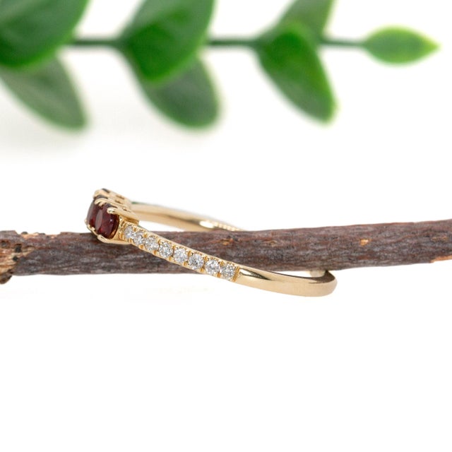 Rhodolite Garnet Band With Natural Diamonds Accents: Solid 14k Gold, Round 3mm, Size 6.75 For Sale In Columbus - Image 6 of 8