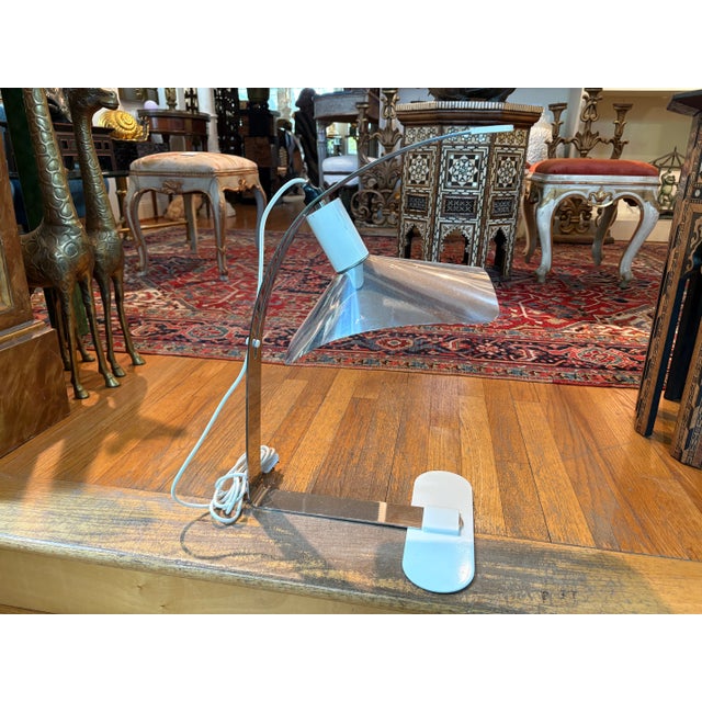 Italian Modern Sculptural Chrome Lamp. Offered is a curvaceous Italian mid century modern chrome desk lamp, table lamp or...