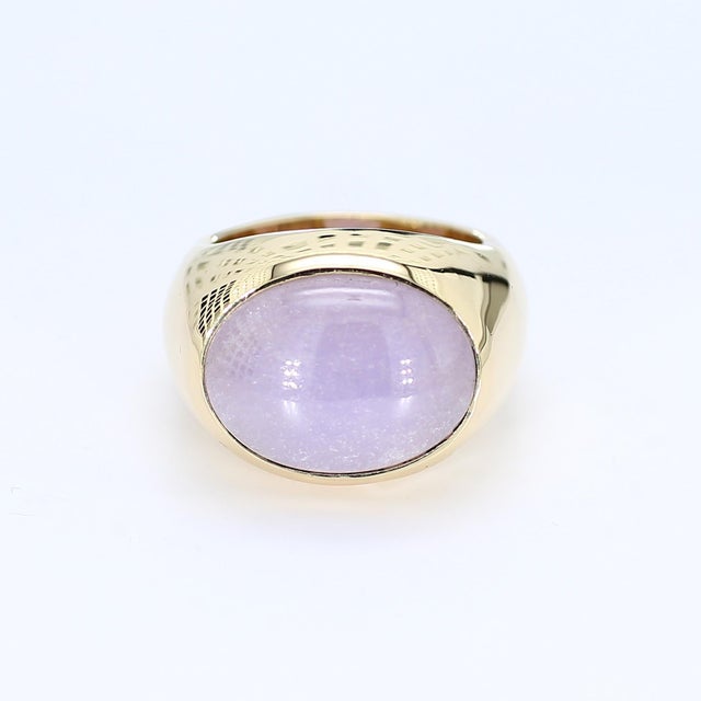 Bezel-Set Pink Jade Cabochon Ring in 14k Yellow Gold - Size 6.75 For Sale - Image 4 of 6