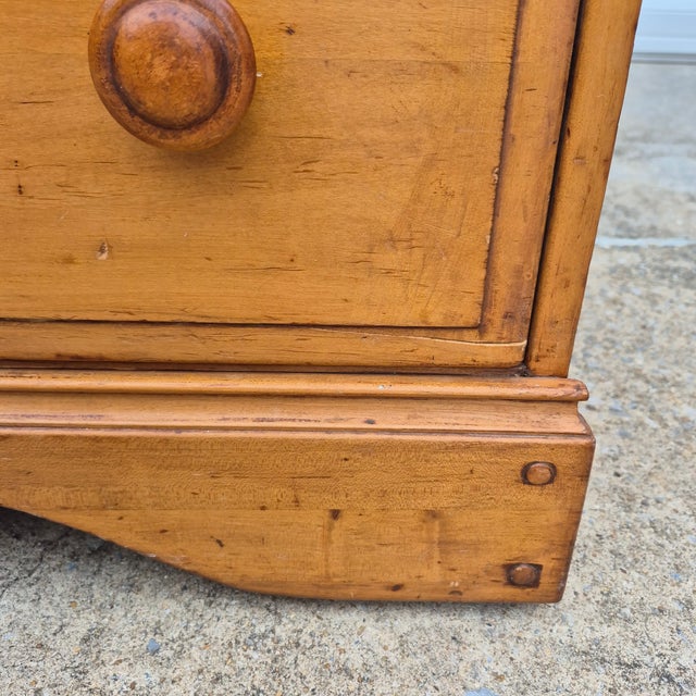 Early 20th Century American Solid Maple Two Over Two Chest of Drawers Dresser For Sale - Image 12 of 15