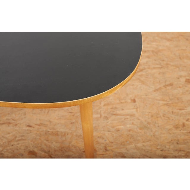 Wood Three-Round Table Dining Table with Maple Frame and Wooden Top Covered with Black Linoleum by Max Bill for Horgen Glarus, 1949 For Sale - Image 7 of 15