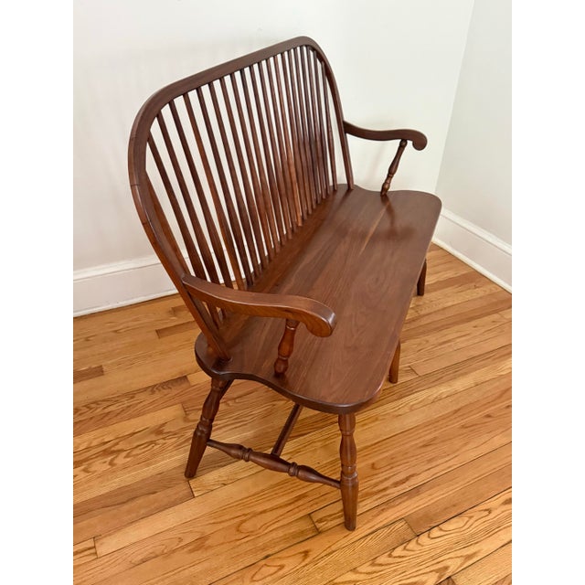 American 1980s Traditional Bow-Back Windsor Style Amish Bench For Sale - Image 3 of 11