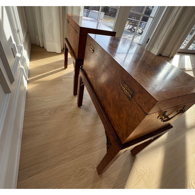 Pair of English Campaign Style Burl Wood Side Tables / Chests / Trunks on Stands – Anglo-Asian Influence, Chicago Merchandise Mart 1991 For Sale - Image 4 of 11