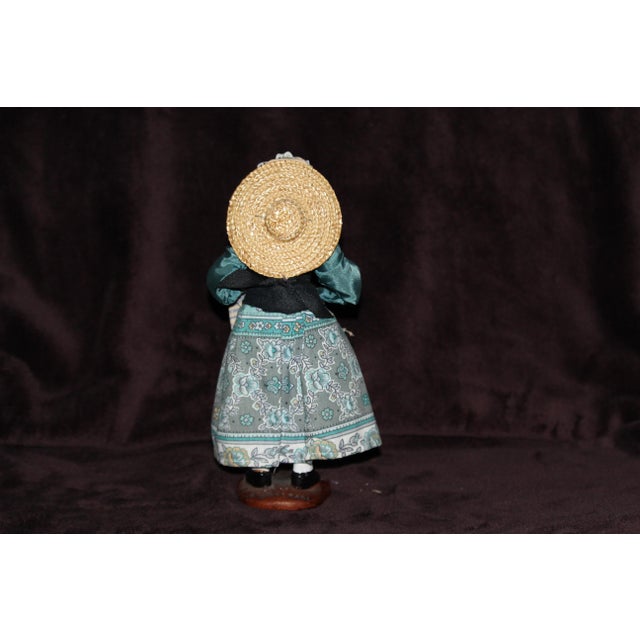 Provence Santons Women Figurines, 1990s, Set of 3 For Sale - Image 10 of 18