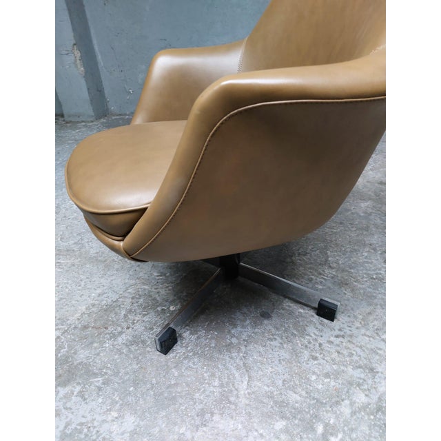 Vintage Swivel Chair For Sale - Image 4 of 18