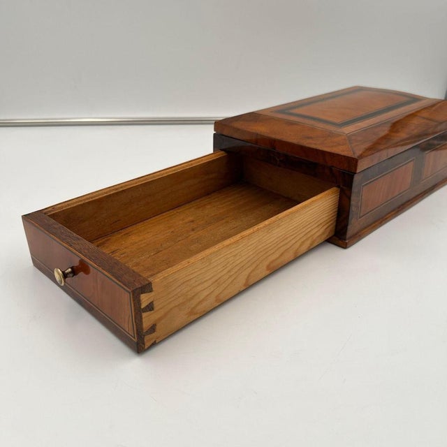 Biedermeier Jewelry Box in Walnut, Ebony, Maple, South Germany, 1830s For Sale - Image 11 of 18