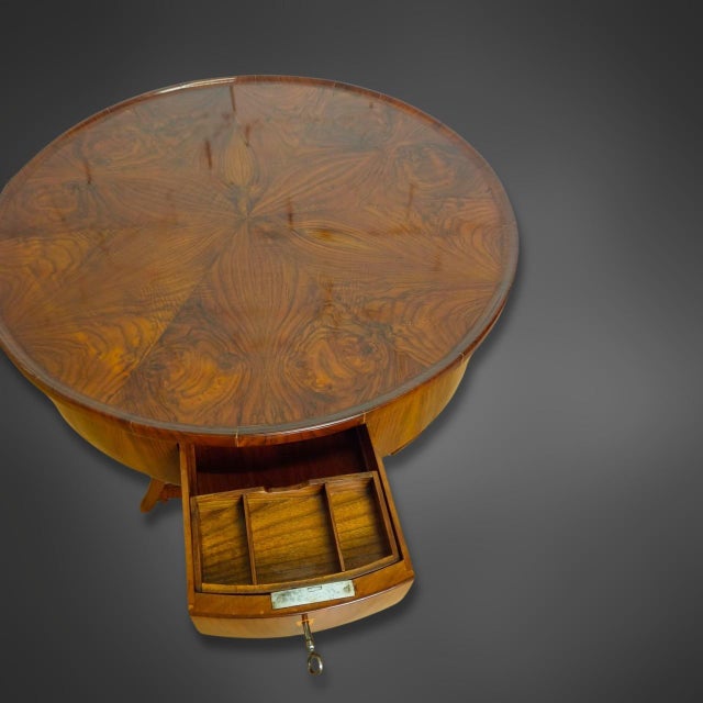 Wood Biedermeier Walnut Side Table with Rotating Top, 1825 For Sale - Image 7 of 16