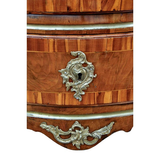 Early 19th Century Inlaid Walnut Rococo Bombe Chest of Drawers For Sale - Image 4 of 12