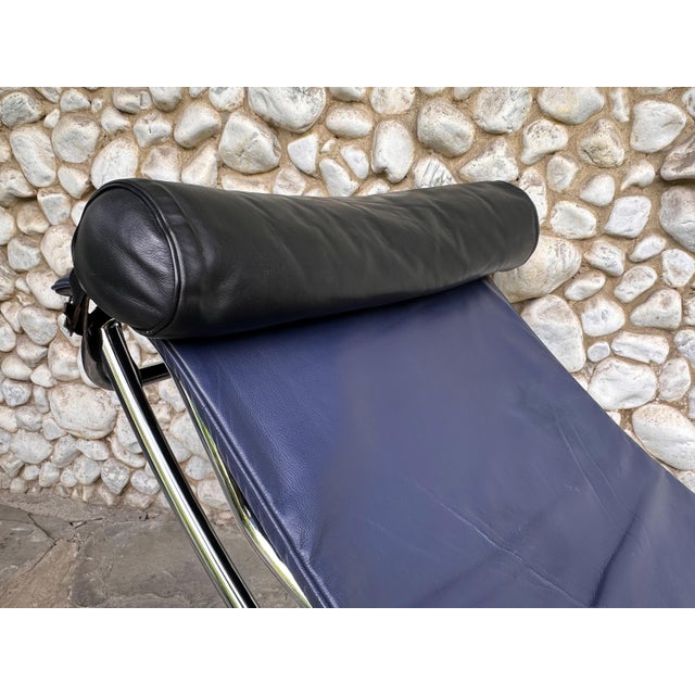 Metal LC4 Chaise Lounge in Blue Leather by Le Corbusier, Pierre Jeanneret & Charlotte Perriand for Cassina, 1980s For Sale - Image 7 of 18