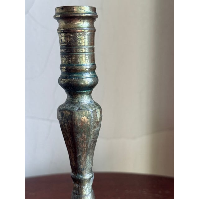 English Vintage, Mid-Century Brass Colonial Revival Candlestick Holders For Sale - Image 3 of 10