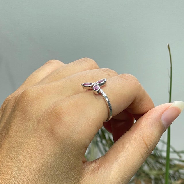 Contemporary Minimalist Natural Ruby Three Leaf Clover Ring in Sterling Silver, Size 6.5 For Sale - Image 9 of 13