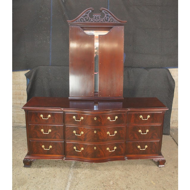 Wood Late 20th Century Thomasville Flame Mahogany Bow Front Dresser W Trifold Mirror & Jewelry Case For Sale - Image 7 of 18