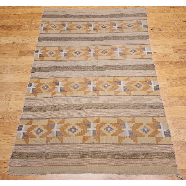 This finely hand woven Navajo Chinle rug, dating back to the early 1900s, is a beautiful example of Native American...