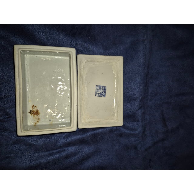 Mid 20th Century Chinese Blue and White Porcelain Rectangular Lidded Box Fd For Sale - Image 4 of 4
