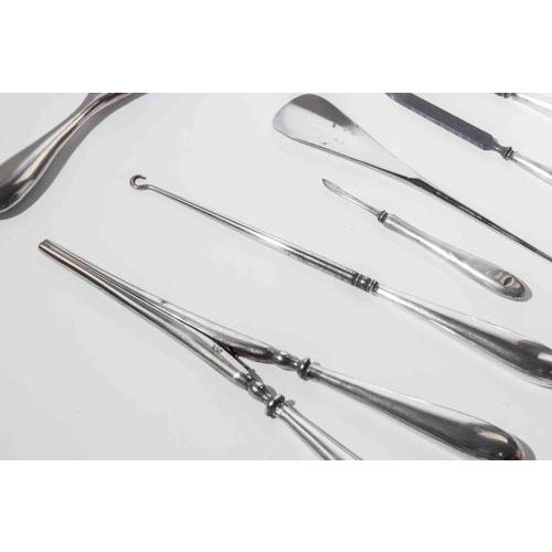 20th Century Gentlemans Silver and Silver-Plated Grooming and Vanity Set, Set of 8 For Sale - Image 5 of 8