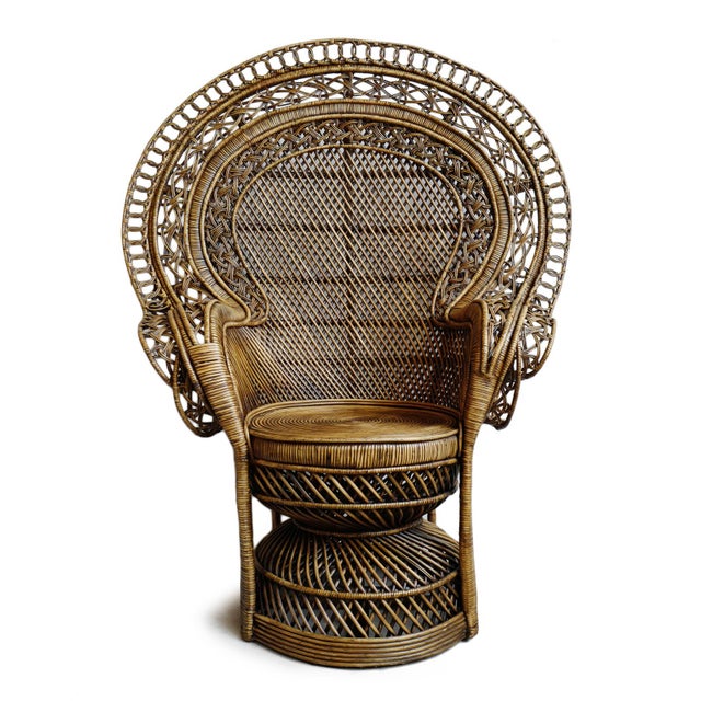 Vintage grand tea stain wicker peacock chair. Beautiful hand crafted natural wicker workmanship with an antiqued tea...
