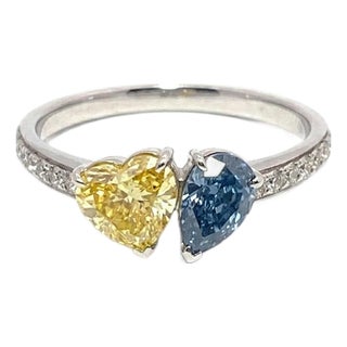 18k White Gold Heart and Pear Shape Diamond Ring, Size 6.75 For Sale