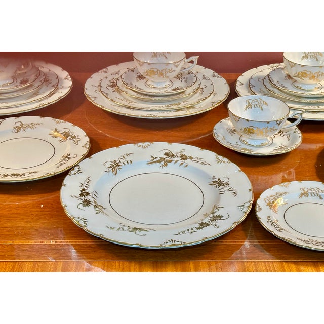 Royal Crown Derby Porcelain Royal Crown Derby “Marquis” A1222 Bone China Service for Six – 30 Pieces – Beaufort Shape, England (1958–1964) For Sale - Image 4 of 12