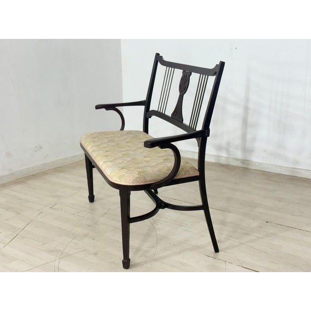 An exquisite original Thonet bench from around 1900. These antique pieces impress with their elegant lines and high-...