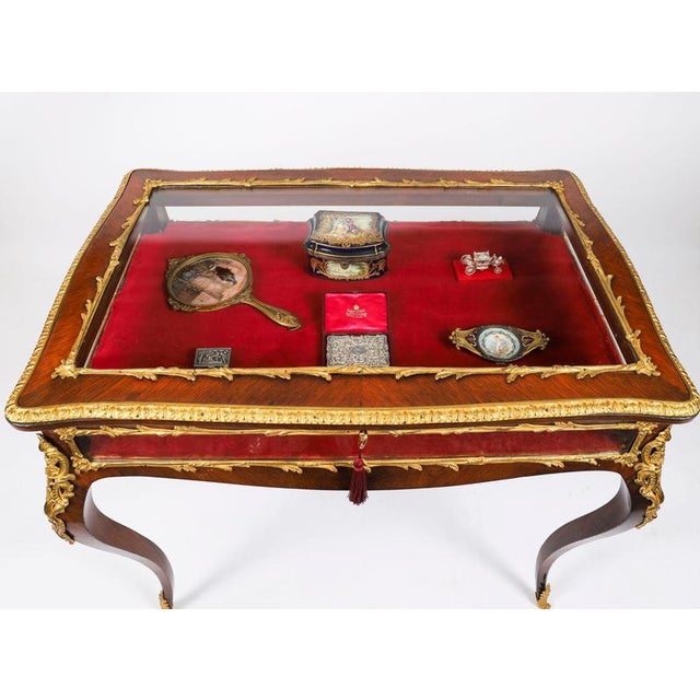 Antique 19th Century French Ormolu Mounted Bijouterie Display Table in Glass, Wood and Velvet For Sale - Image 4 of 18