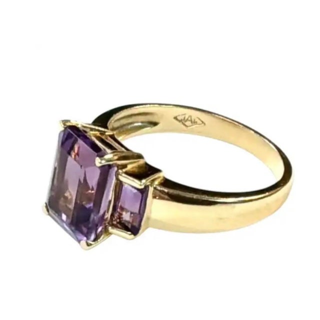 Modern 14k Gold and Amethyst Cocktail Ring For Sale - Image 3 of 6
