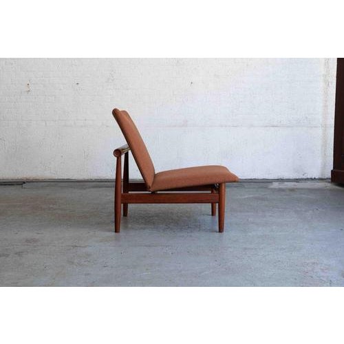 These 2 model ‘FD 137’ easy chairs, better known as ‘Japan chairs’, were designed by Finn Juhl in 1957 and produced by...